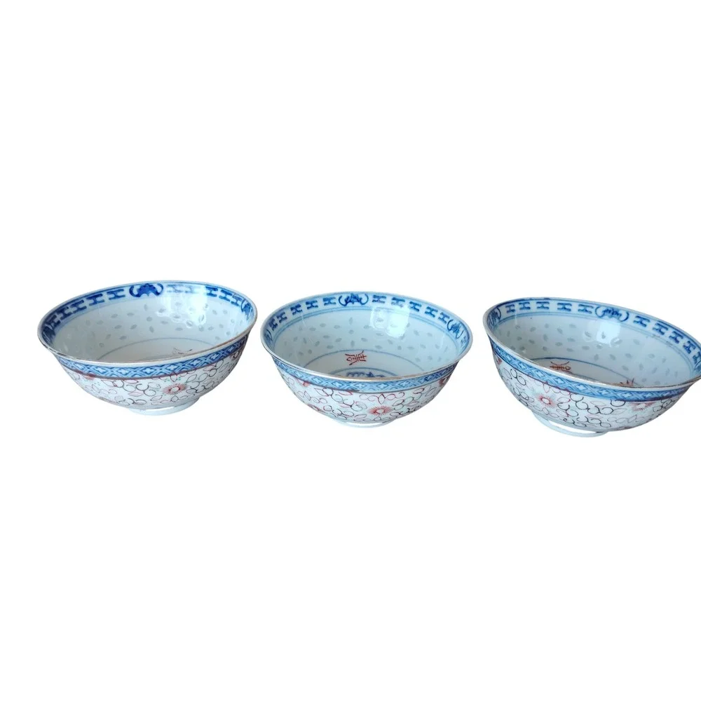 Set of 3 Vintage W.L. Decorated in Hong Kong Rice‎ Grain Dragon Porcelain Bowls
